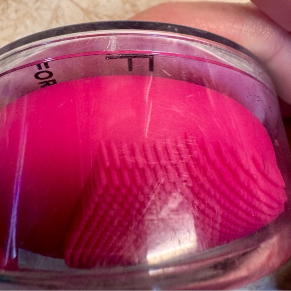 🆕 Foreo LUNA Play Plus Fuchsia | MSRP $69 - Picture 6 of 9